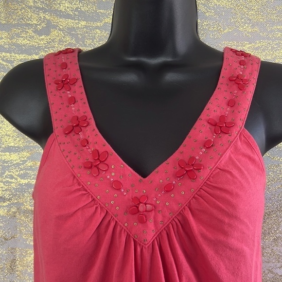 We Women’s Bright Rose Sleeveless Beaded Collar V-Neck Tank Top Size L - Picture 3 of 13